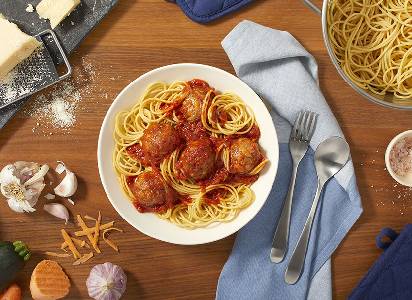 Spaghetti aux boulettes de viande riches en légumes