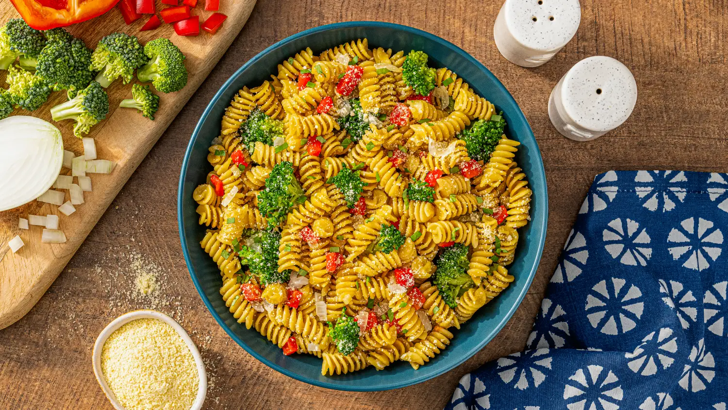 ROTINI WITH BROCCOLI AND RED PEPPER-041-16x9